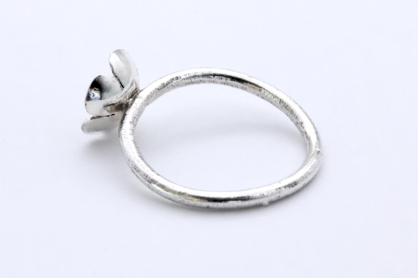 A silver ring with a 3-tier flower