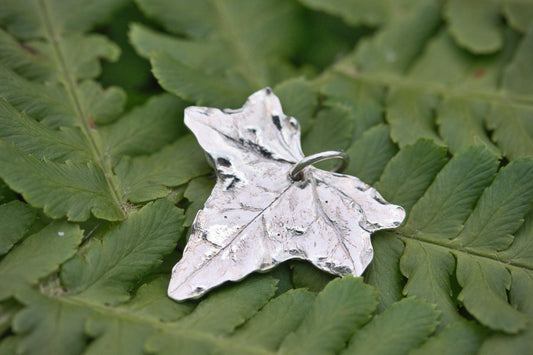 a small ivy leaf silver pendant